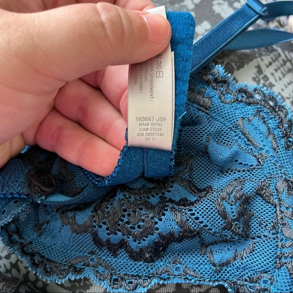 VS Victoria's Secret Lace Jewel Tone Bra